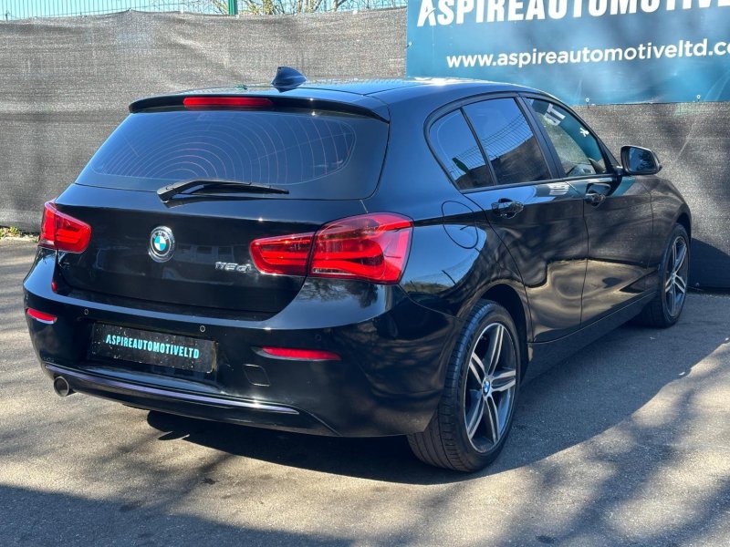 BMW 1 SERIES