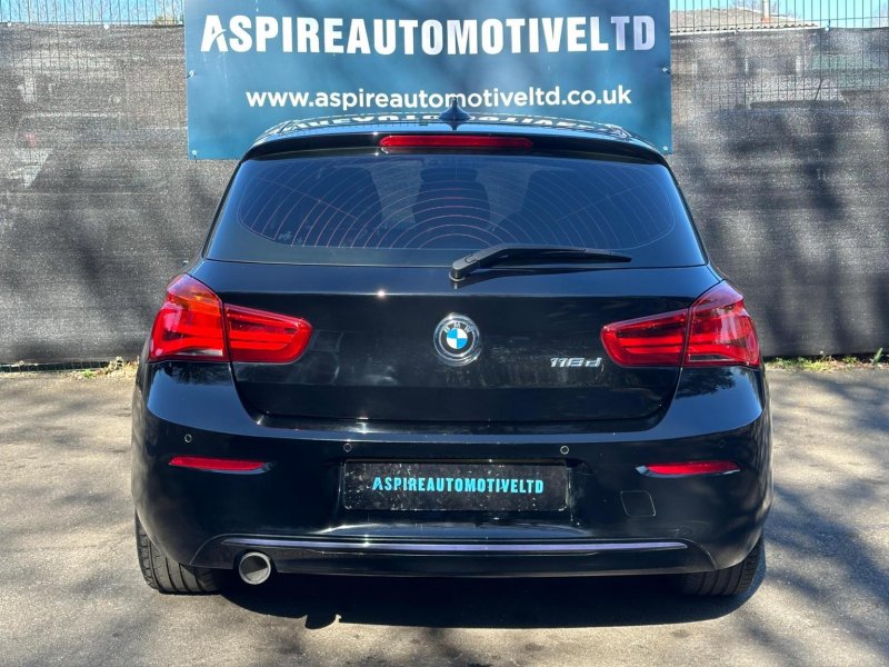 BMW 1 SERIES