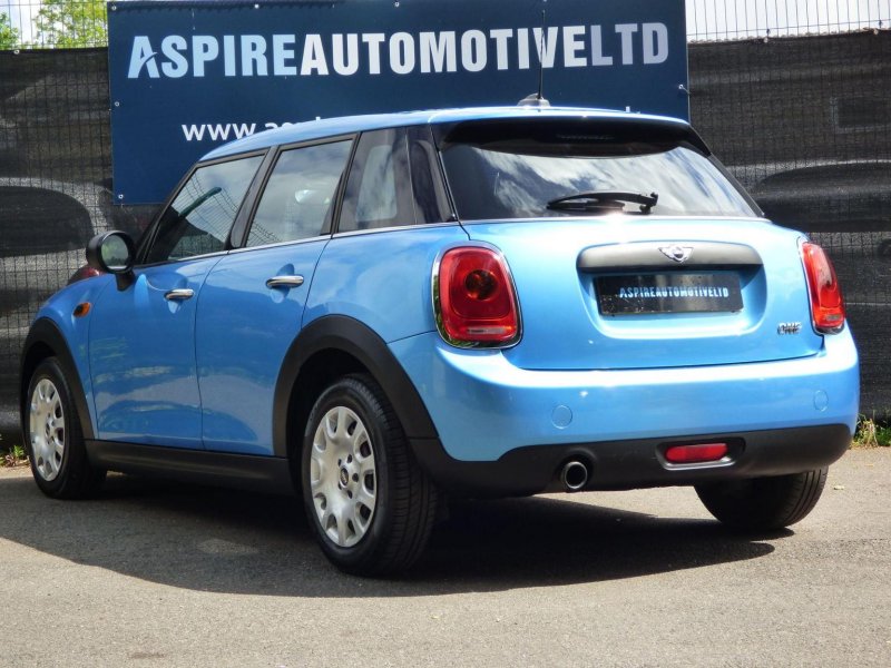 MINI HATCH