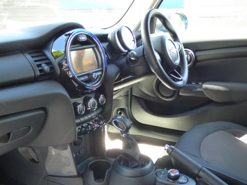 MINI HATCH