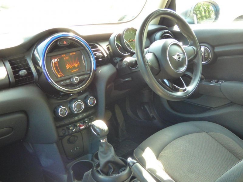 MINI HATCH