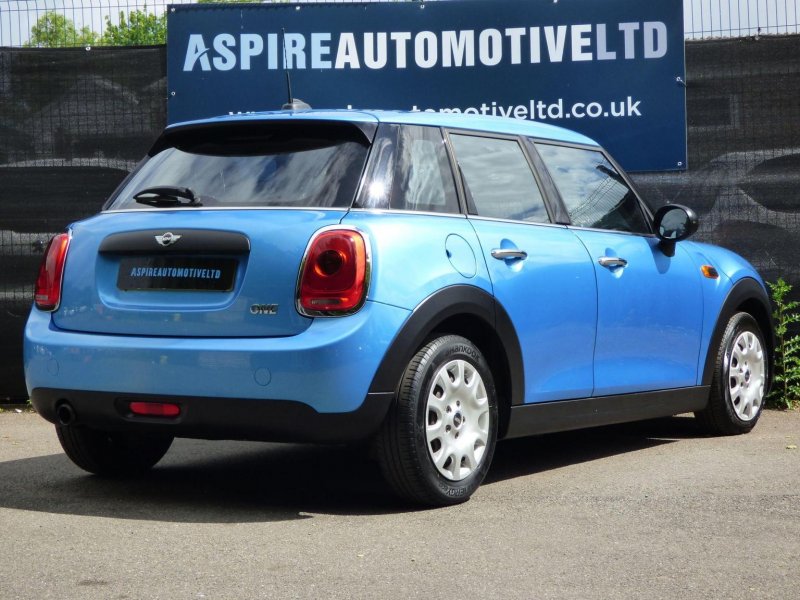 MINI HATCH