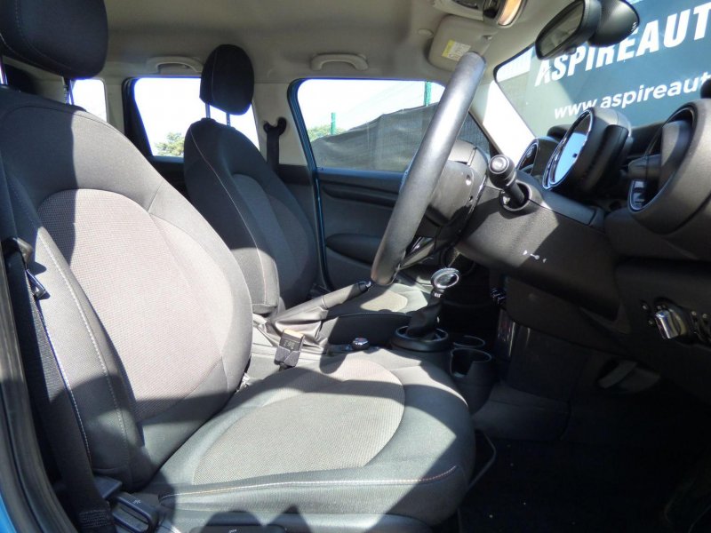 MINI HATCH