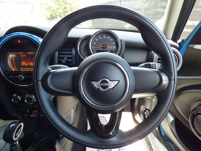 MINI HATCH