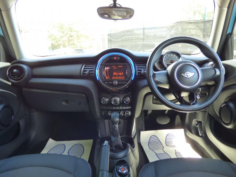 MINI HATCH