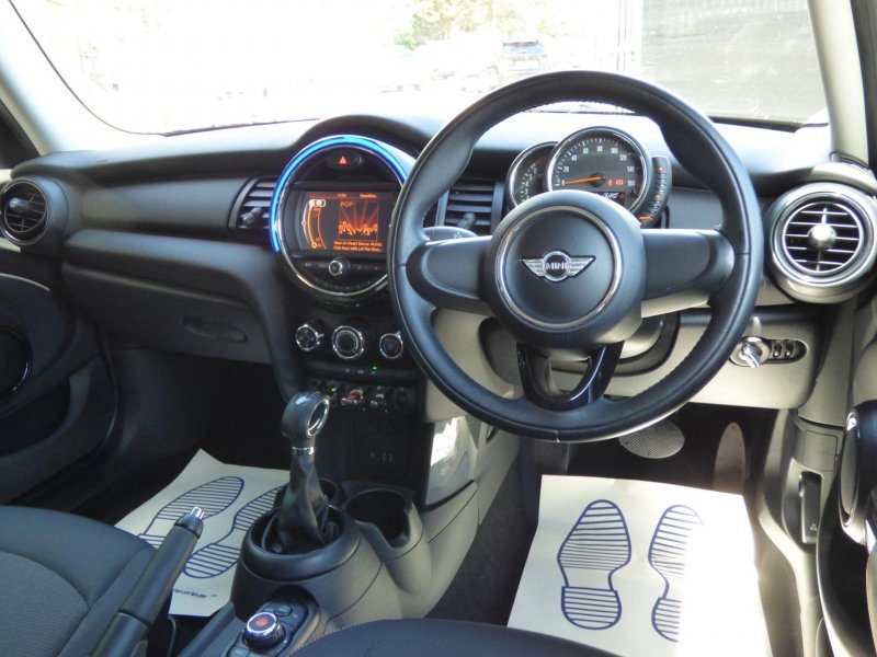 MINI HATCH