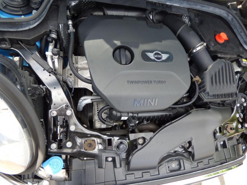 MINI HATCH