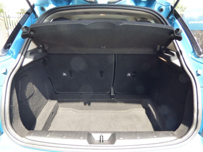 MINI HATCH