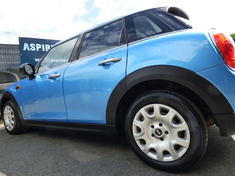 MINI HATCH
