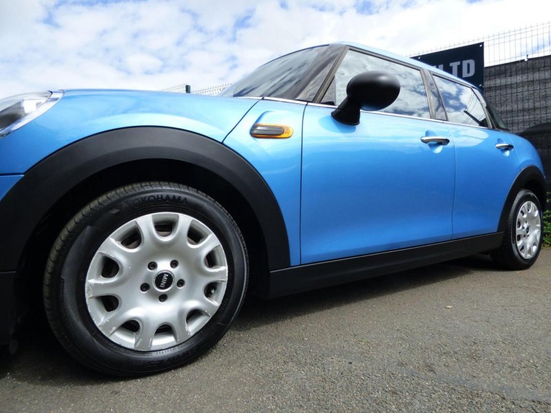 MINI HATCH