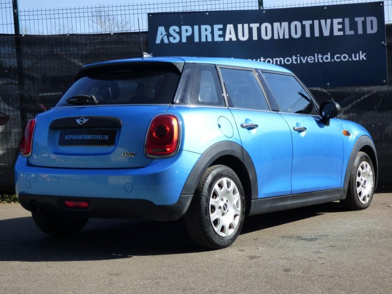 MINI HATCH