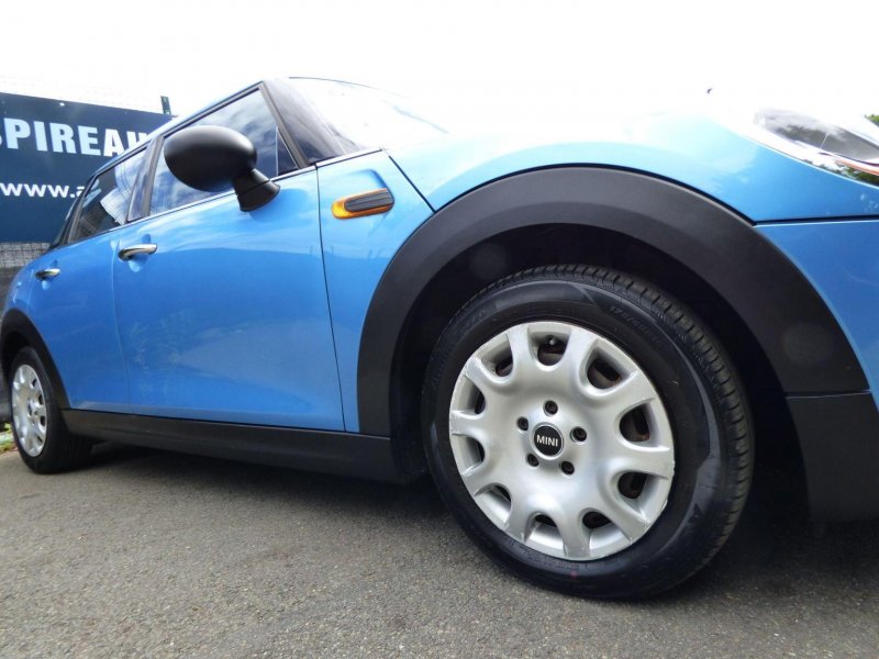 MINI HATCH
