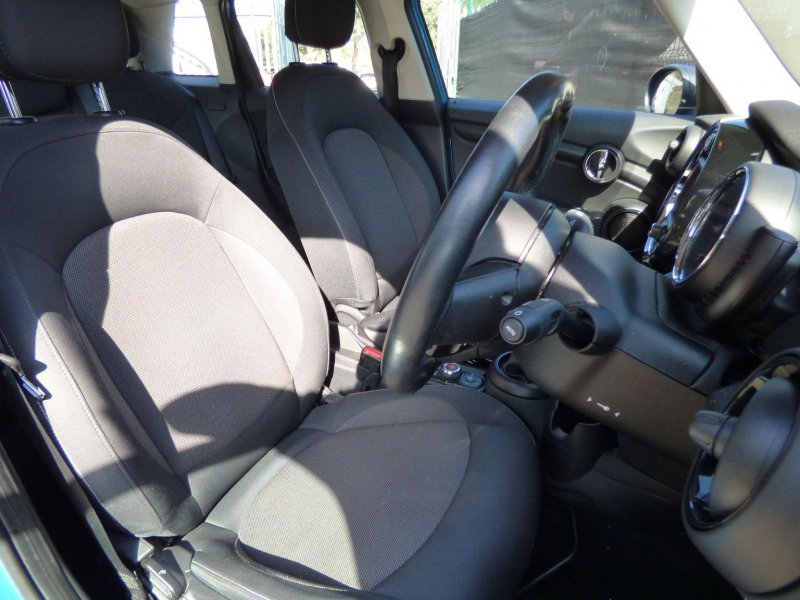 MINI HATCH