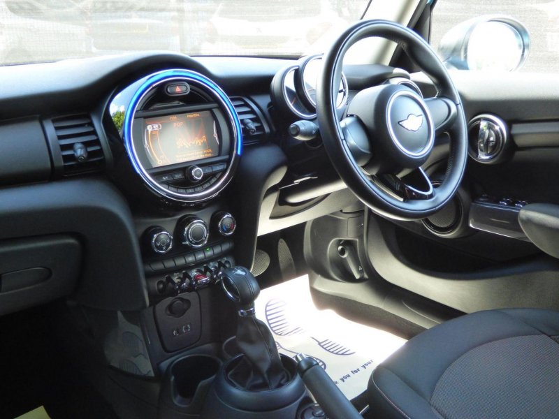 MINI HATCH