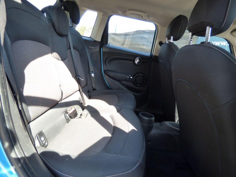 MINI HATCH
