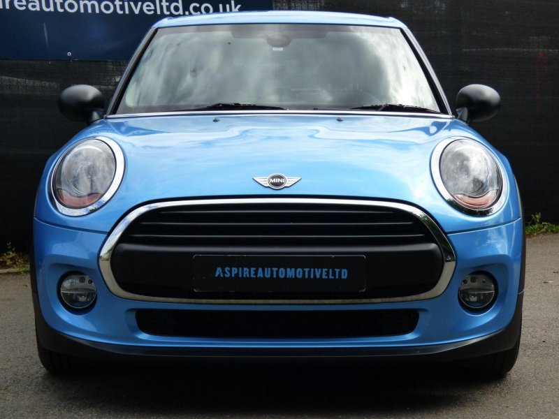 MINI HATCH