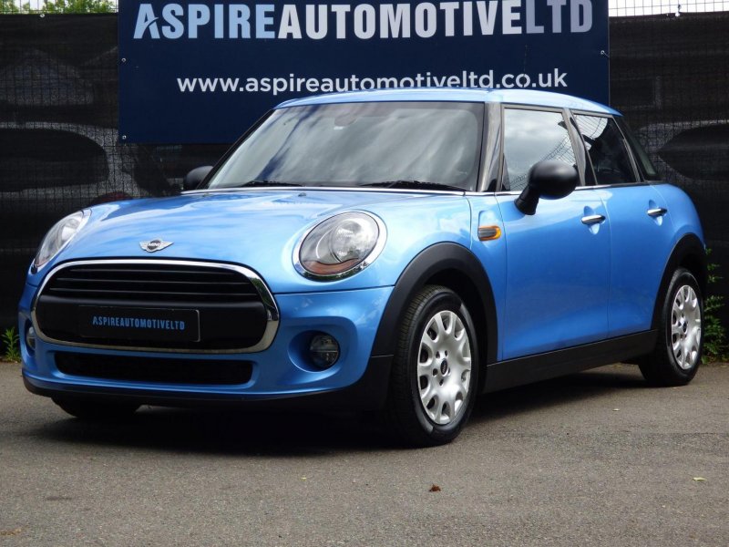 MINI HATCH