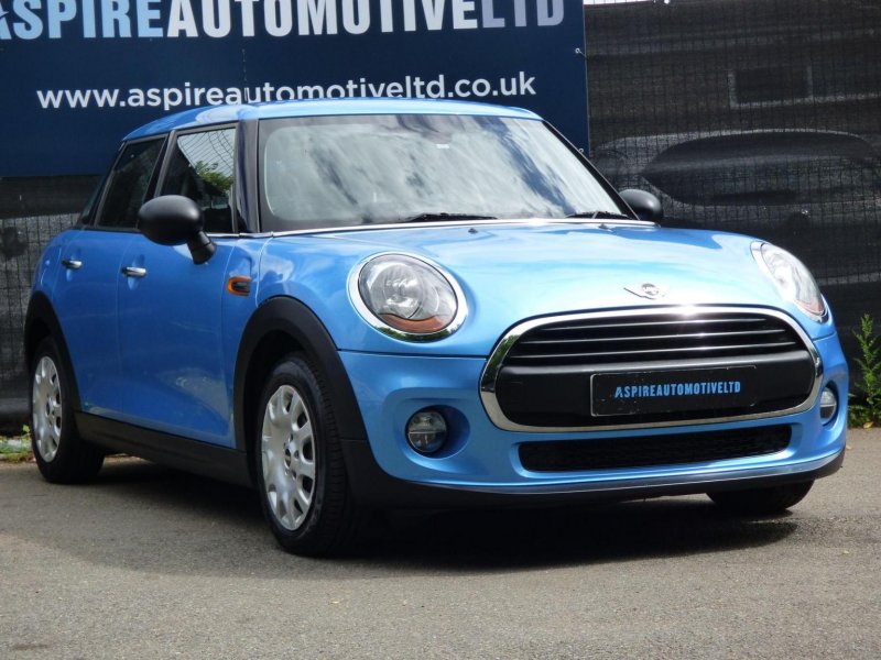 MINI HATCH