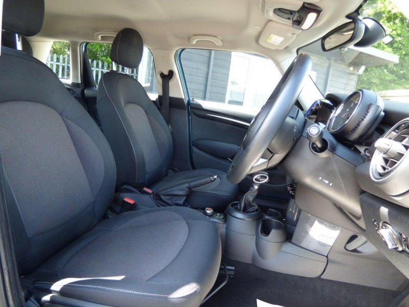 MINI HATCH