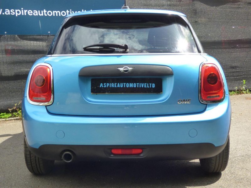 MINI HATCH