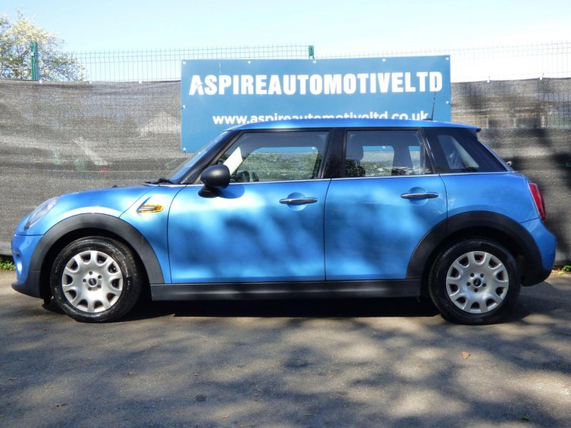 MINI HATCH