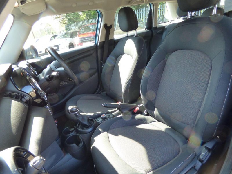 MINI HATCH