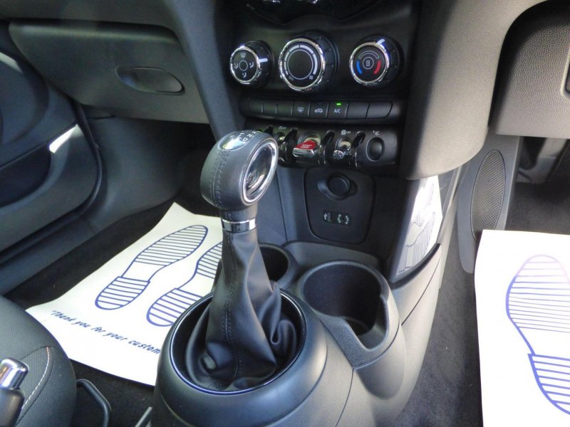 MINI HATCH
