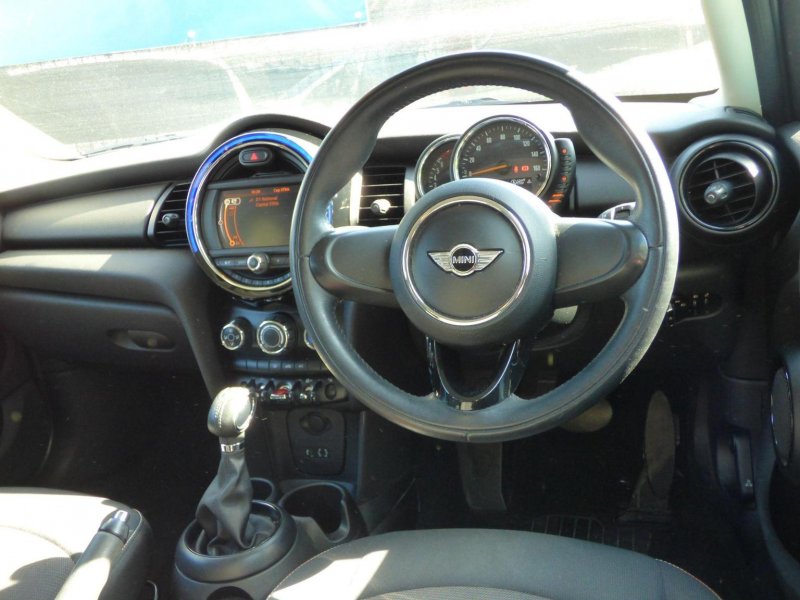 MINI HATCH