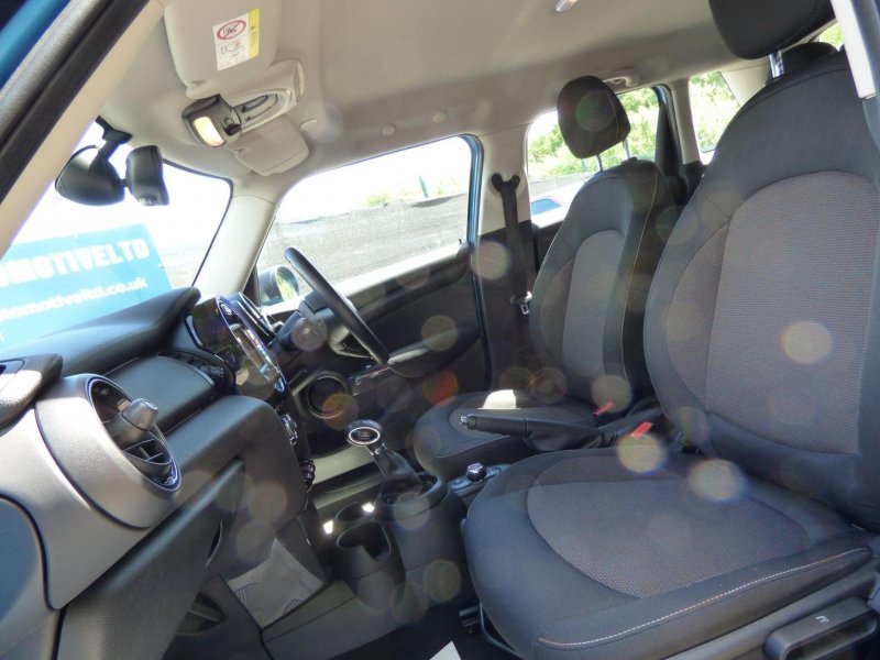 MINI HATCH