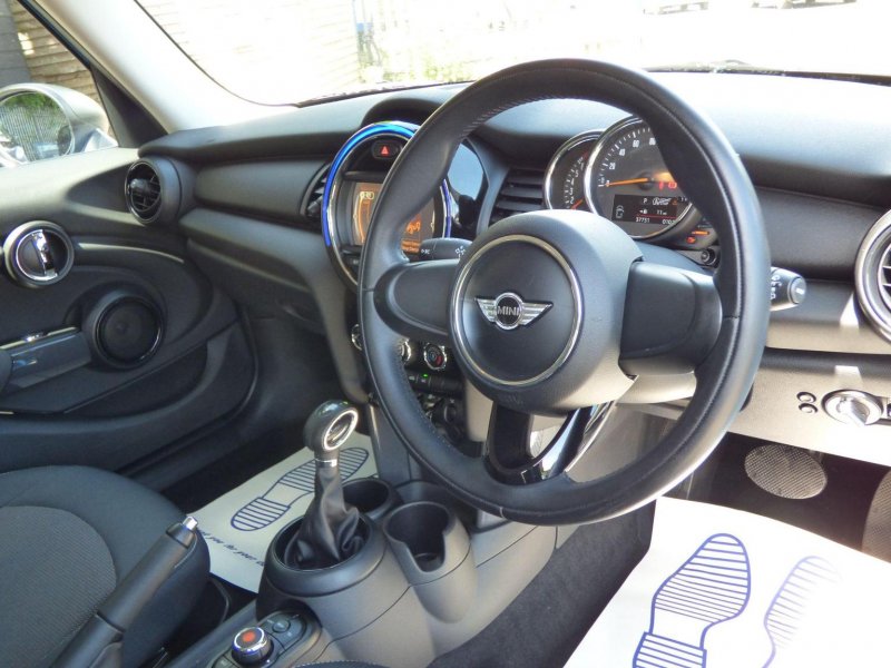 MINI HATCH