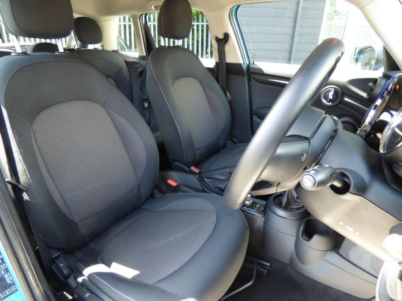 MINI HATCH