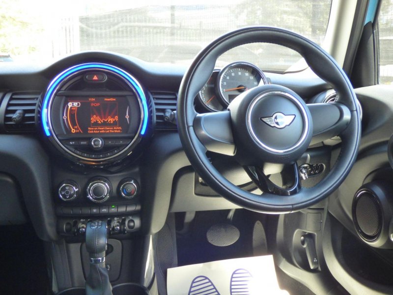MINI HATCH