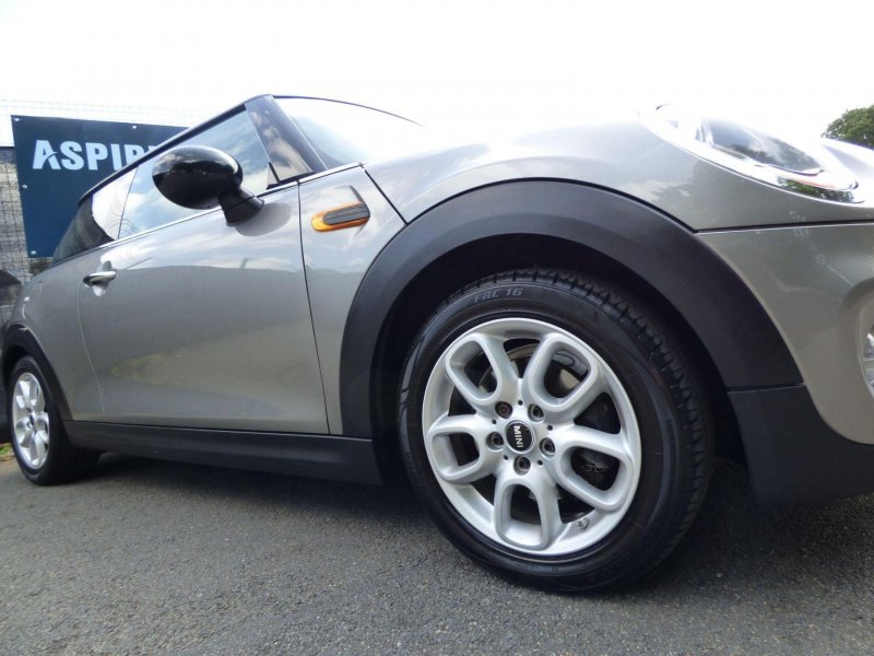 MINI HATCH