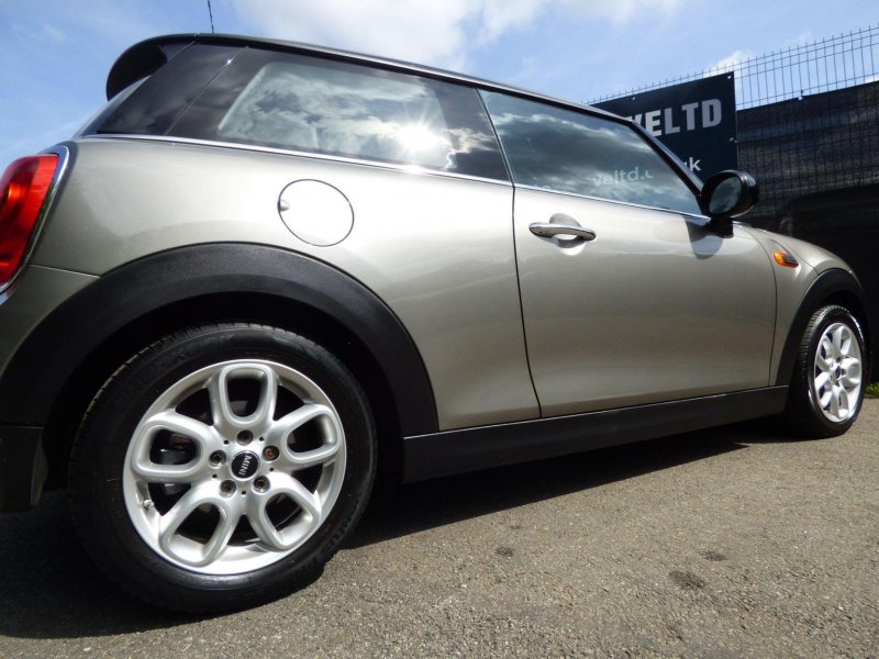 MINI HATCH