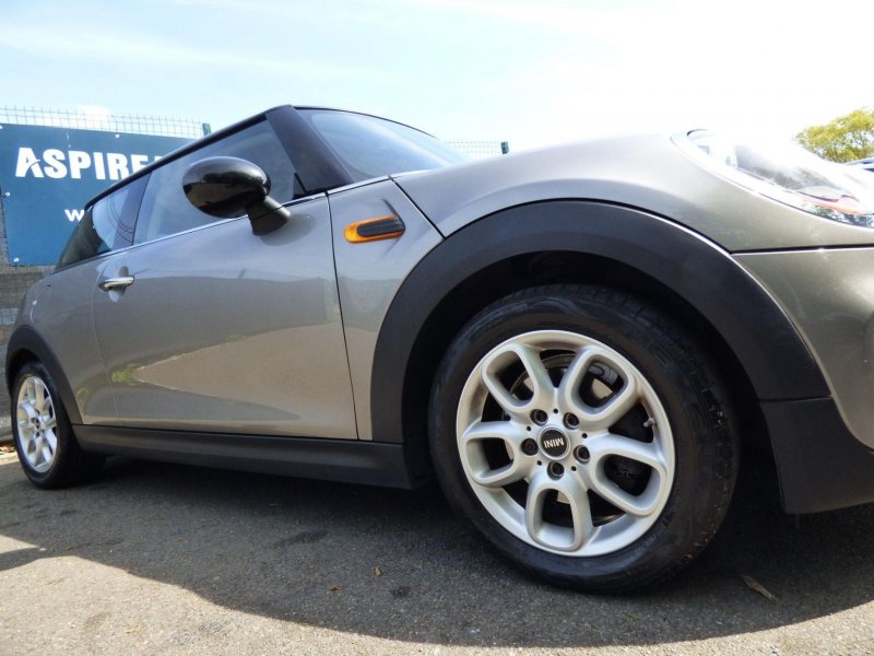 MINI HATCH
