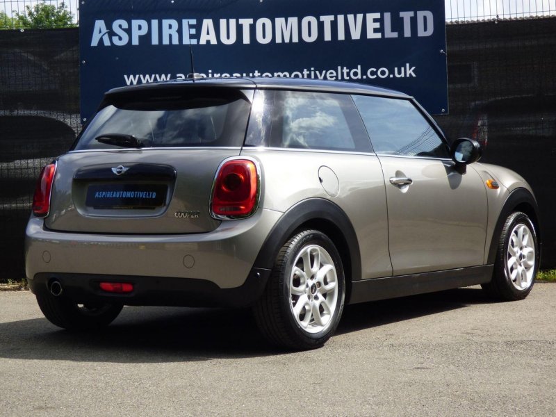 MINI HATCH