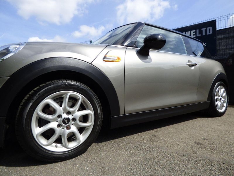 MINI HATCH
