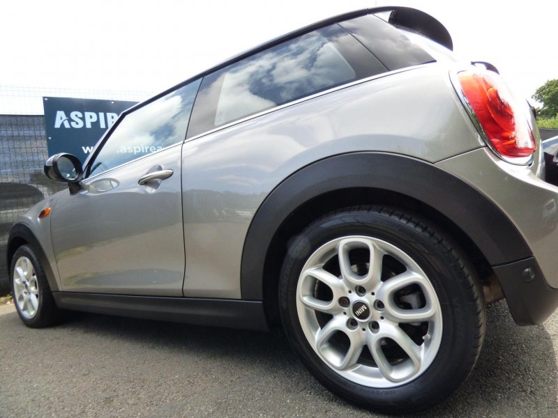 MINI HATCH