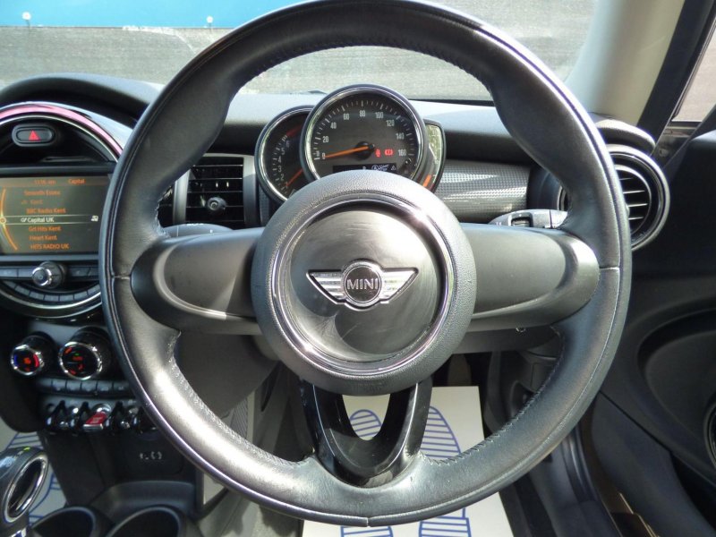 MINI HATCH