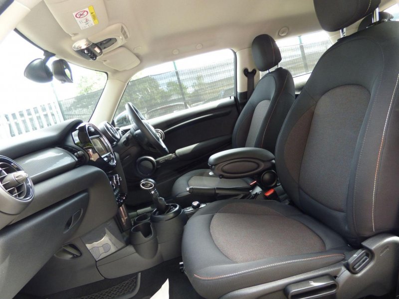 MINI HATCH