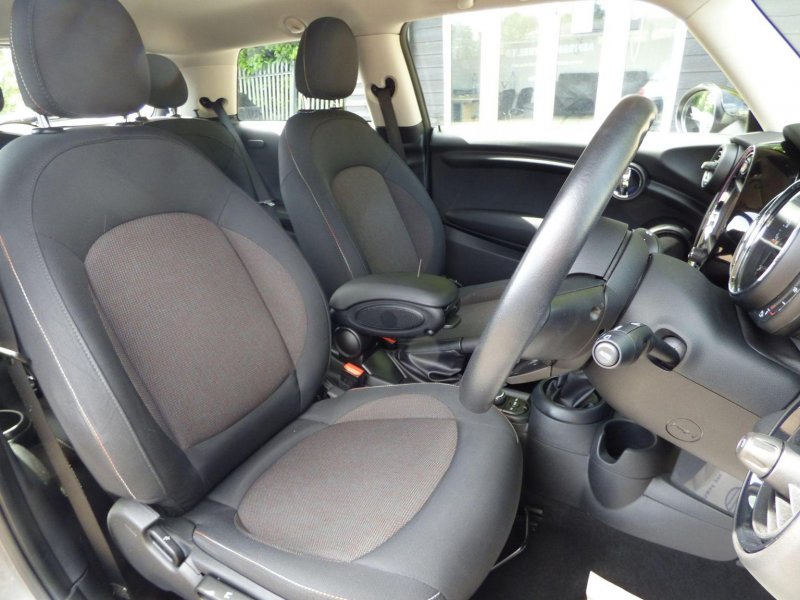 MINI HATCH