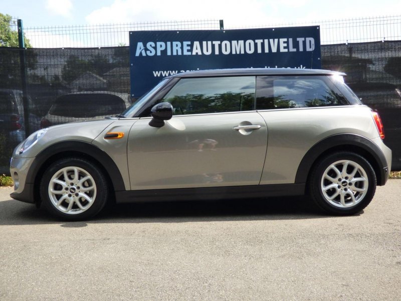 MINI HATCH