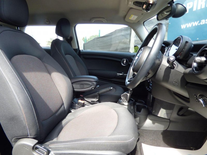 MINI HATCH