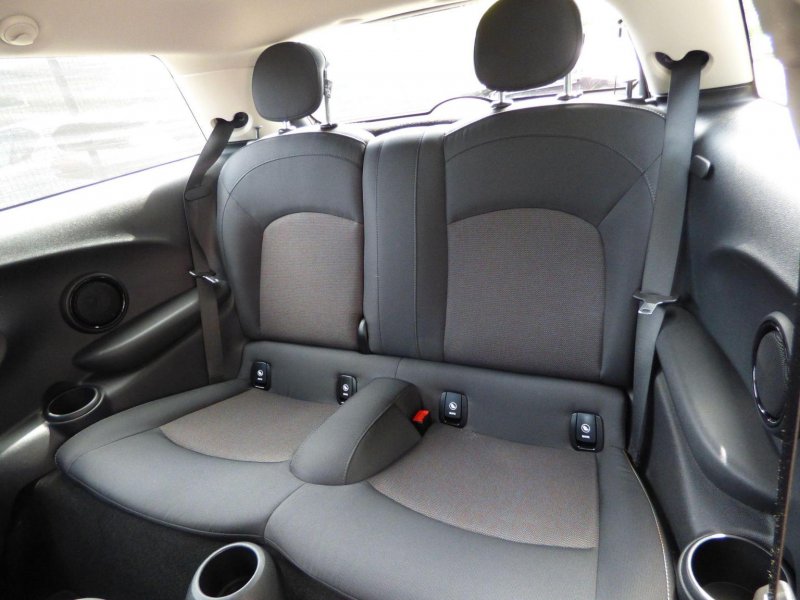 MINI HATCH