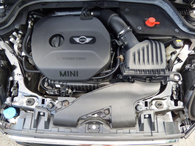 MINI HATCH