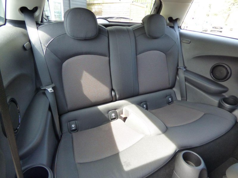 MINI HATCH