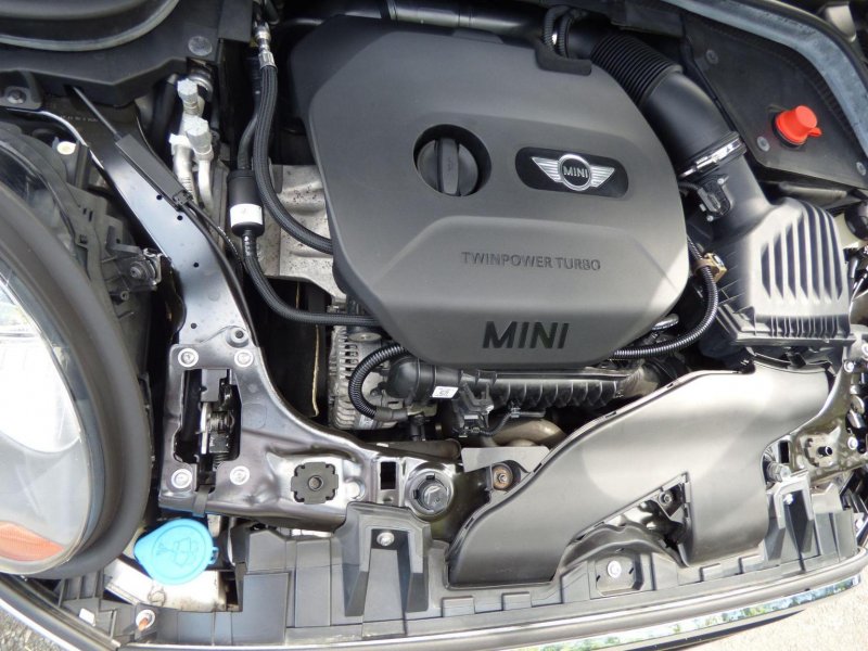 MINI HATCH