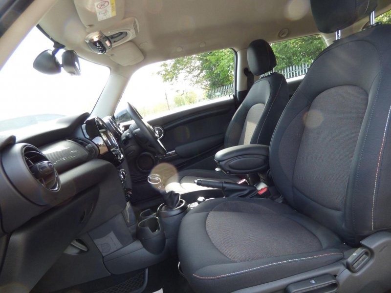 MINI HATCH