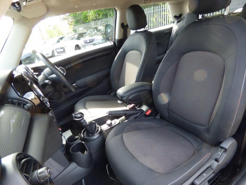 MINI HATCH