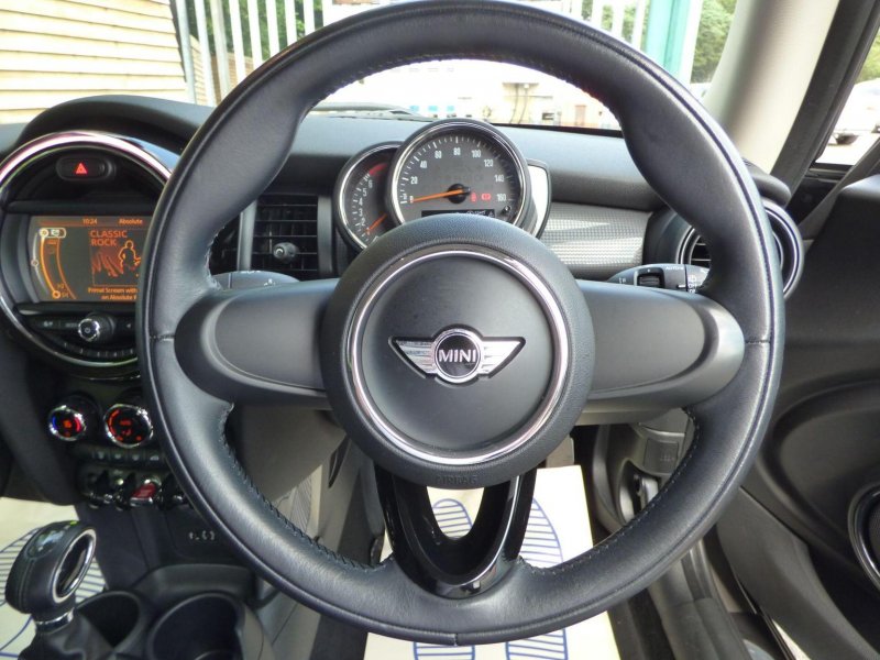 MINI HATCH